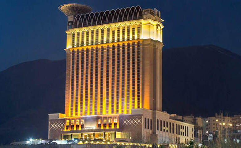 میهمانی ناهار گروه پزشکان متخصص و فوق تخصص زنان در هتل اسپیناس پالاس